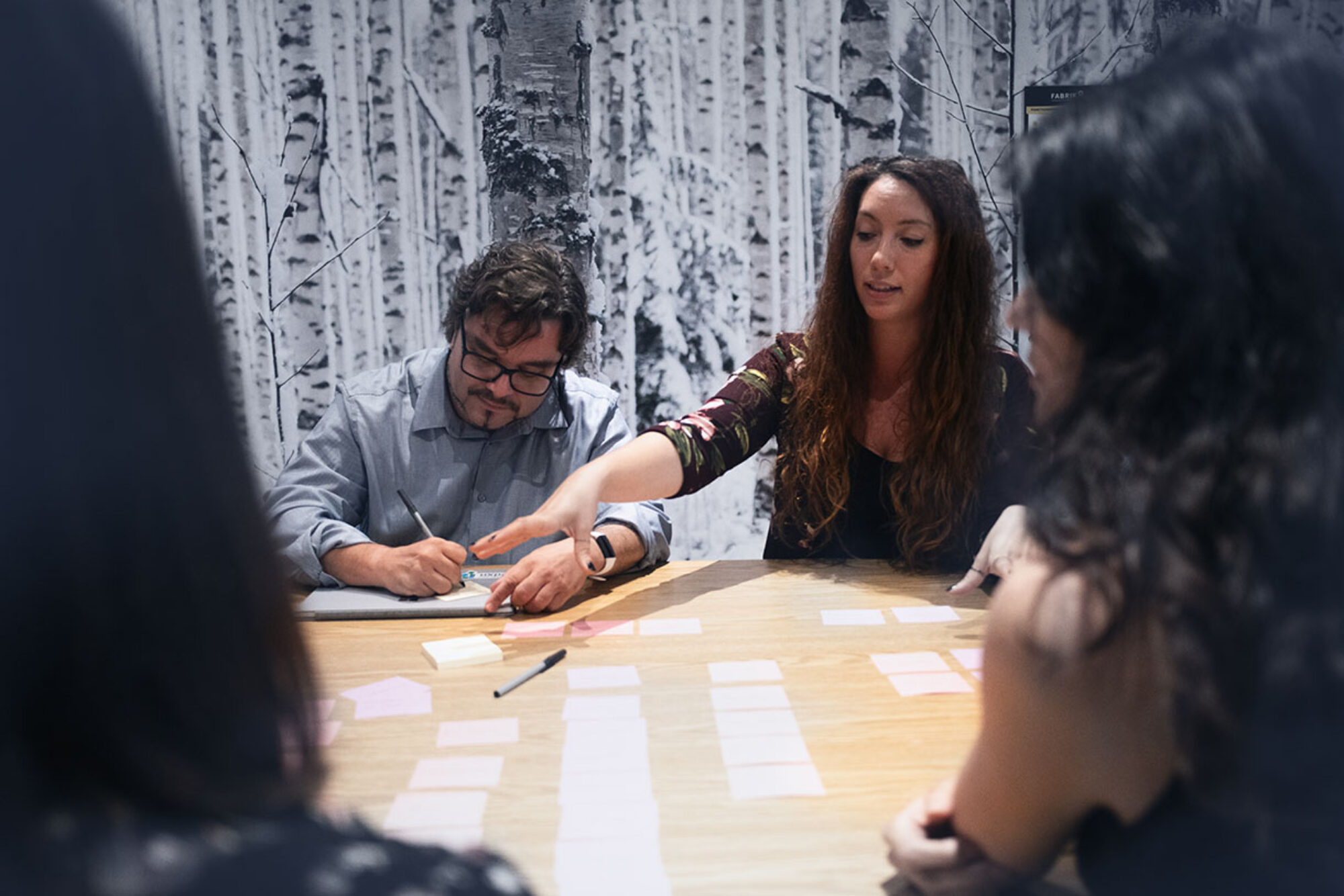 team of ux designer doing a workshop